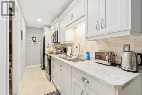 868 Manhattan Drive, Sarnia, ON - Indoor Photo Showing Kitchen