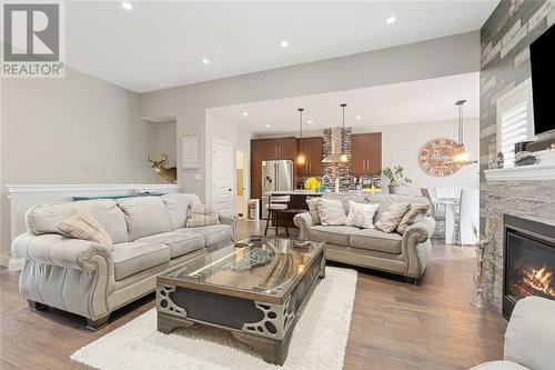 868 Manhattan Drive, Sarnia, ON - Indoor Photo Showing Living Room With Fireplace