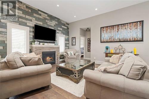 868 Manhattan Drive, Sarnia, ON - Indoor Photo Showing Living Room With Fireplace