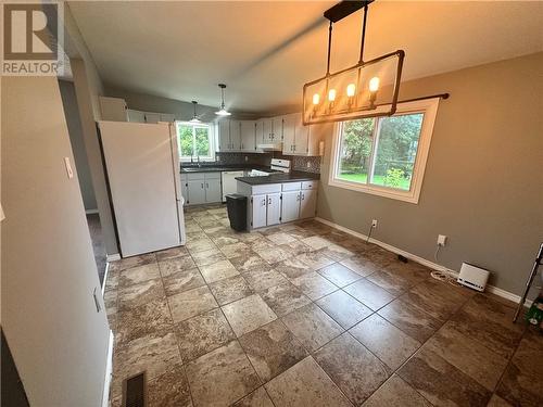 1008 Osborne Avenue, Cornwall, ON - Indoor Photo Showing Kitchen