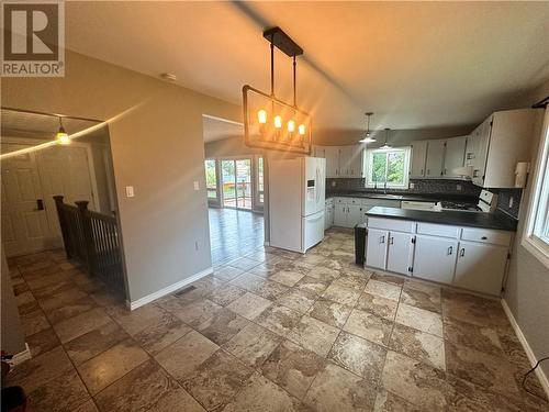 1008 Osborne Avenue, Cornwall, ON - Indoor Photo Showing Kitchen