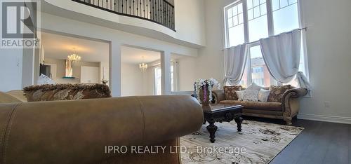 167 Trail Boulevard, Springwater (Centre Vespra), ON - Indoor Photo Showing Living Room