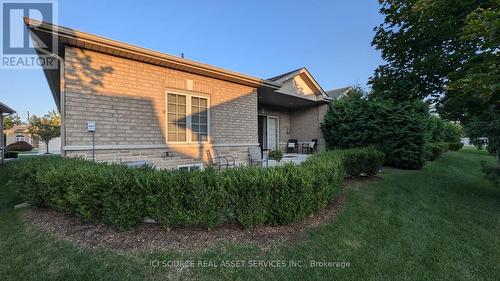 5911 Ballantrae Crescent, Windsor, ON - Outdoor