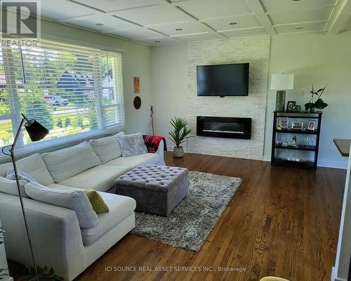 2 Miriam Avenue, Ottawa (Nepean), ON - Indoor Photo Showing Living Room With Fireplace