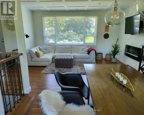 2 Miriam Avenue, Ottawa (Nepean), ON - Indoor Photo Showing Living Room With Fireplace