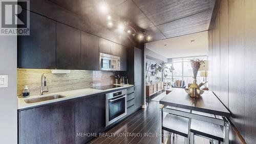 1902 - 15 Iceboat Terrace, Toronto (Waterfront Communities), ON - Indoor Photo Showing Kitchen With Upgraded Kitchen