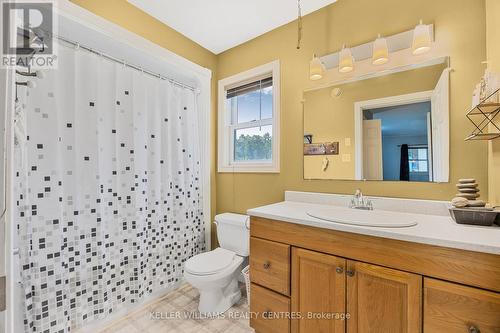 2400 County Road 46, Kawartha Lakes, ON - Indoor Photo Showing Bathroom