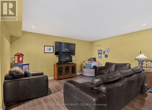 2400 County Road 46, Kawartha Lakes, ON - Indoor Photo Showing Living Room