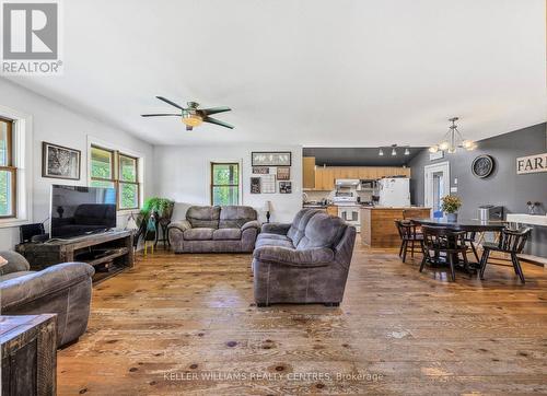 2400 County Road 46, Kawartha Lakes, ON - Indoor Photo Showing Living Room