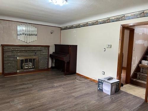 6648 Dunn Street, Niagara Falls, ON - Indoor With Fireplace