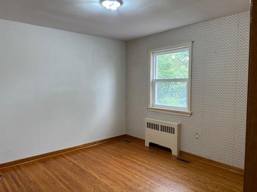 6648 Dunn Street, Niagara Falls, ON - Indoor Photo Showing Other Room