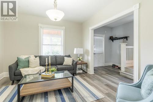 730 Park Street S, Peterborough (Otonabee), ON - Indoor Photo Showing Living Room