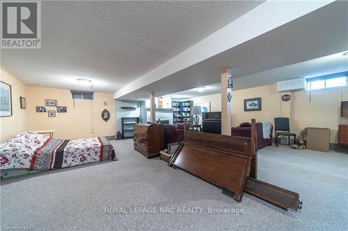 6442 Taylor Street, Niagara Falls, ON - Indoor Photo Showing Bedroom