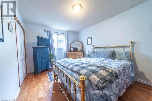 6442 Taylor Street, Niagara Falls, ON - Indoor Photo Showing Bedroom