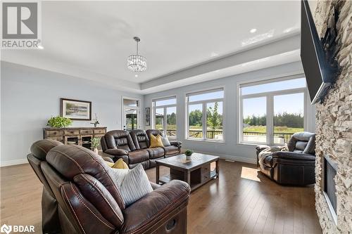 132 Cherrywood Parkway, Napanee, ON - Indoor Photo Showing Living Room