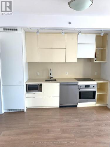 2706 - 125 Peter Street, Toronto, ON - Indoor Photo Showing Kitchen