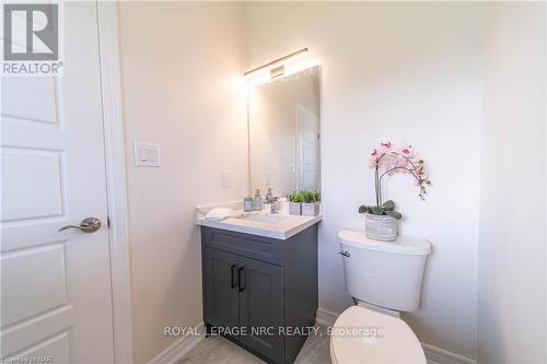 A - 427 Vine Street, Niagara Falls, ON - Indoor Photo Showing Bathroom