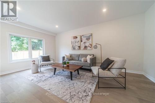 A - 427 Vine Street, Niagara Falls, ON - Indoor Photo Showing Living Room