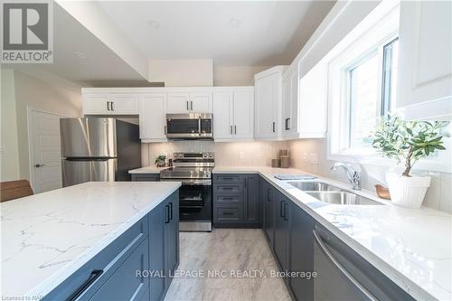 A - 427 Vine Street, Niagara Falls, ON - Indoor Photo Showing Kitchen With Stainless Steel Kitchen With Double Sink With Upgraded Kitchen