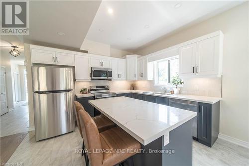 A - 427 Vine Street, Niagara Falls, ON - Indoor Photo Showing Kitchen With Stainless Steel Kitchen With Upgraded Kitchen