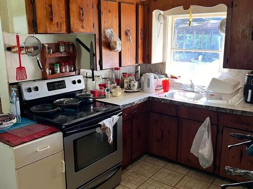 640 Clearwater Village Road, Clearwater, BC - Indoor Photo Showing Kitchen