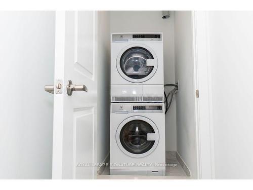 229-3070 Sixth Line, Oakville, ON - Indoor Photo Showing Laundry Room