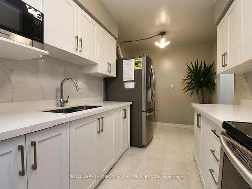 410-5 Frith Rd, Toronto, ON - Indoor Photo Showing Kitchen With Double Sink