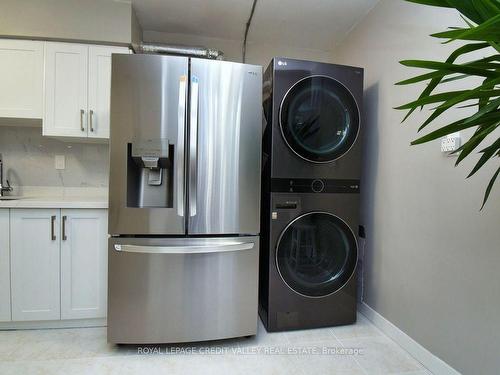 410-5 Frith Rd, Toronto, ON - Indoor Photo Showing Laundry Room