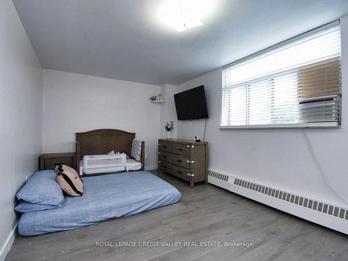 410-5 Frith Rd, Toronto, ON - Indoor Photo Showing Bedroom