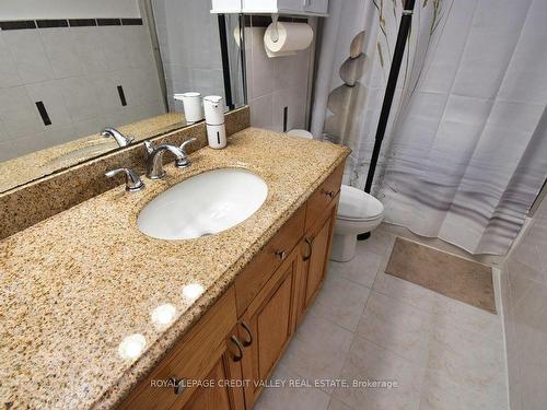 410-5 Frith Rd, Toronto, ON - Indoor Photo Showing Bathroom