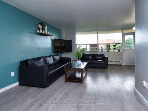 410-5 Frith Rd, Toronto, ON - Indoor Photo Showing Living Room