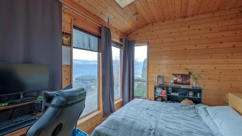 1108 Menu Road, West Kelowna, BC - Indoor Photo Showing Bedroom