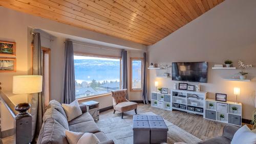 1108 Menu Road, West Kelowna, BC - Indoor Photo Showing Living Room