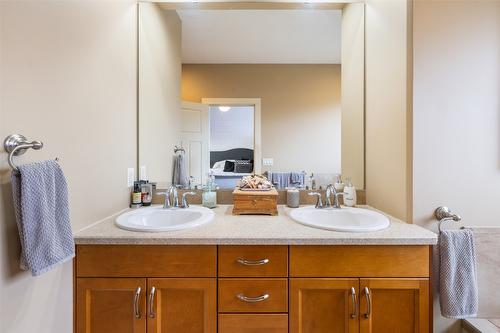 13044 Lake Hill Drive, Lake Country, BC - Indoor Photo Showing Bathroom