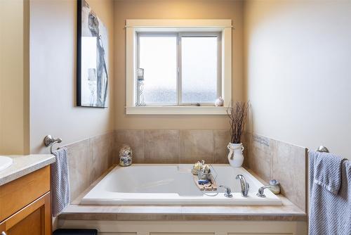 13044 Lake Hill Drive, Lake Country, BC - Indoor Photo Showing Bathroom