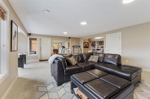 13044 Lake Hill Drive, Lake Country, BC - Indoor Photo Showing Living Room