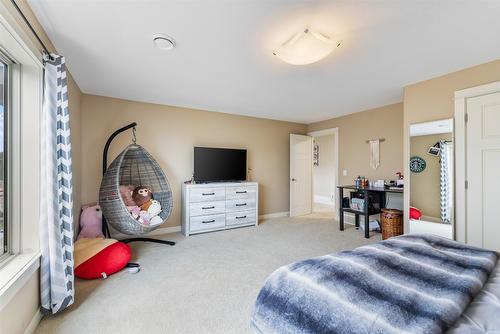 13044 Lake Hill Drive, Lake Country, BC - Indoor Photo Showing Bedroom