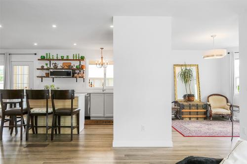 120-1255 Raymer Avenue, Kelowna, BC - Indoor Photo Showing Dining Room