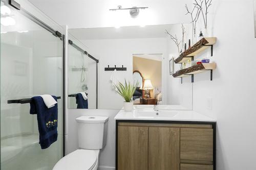 120-1255 Raymer Avenue, Kelowna, BC - Indoor Photo Showing Bathroom