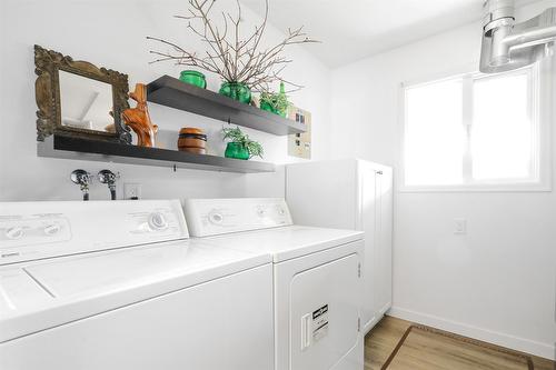 120-1255 Raymer Avenue, Kelowna, BC - Indoor Photo Showing Laundry Room