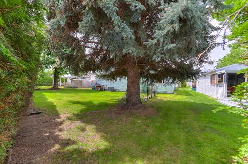 120-1255 Raymer Avenue, Kelowna, BC - Outdoor