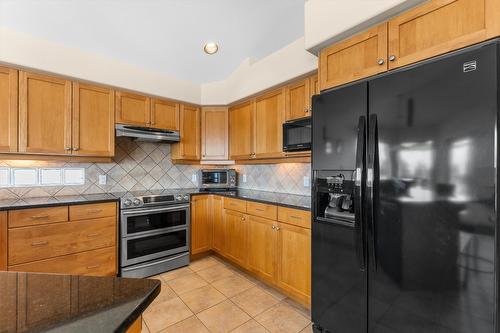 2243 Shannon Hills Place, West Kelowna, BC - Indoor Photo Showing Kitchen