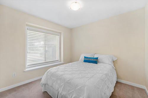 2243 Shannon Hills Place, Kelowna, BC - Indoor Photo Showing Bedroom