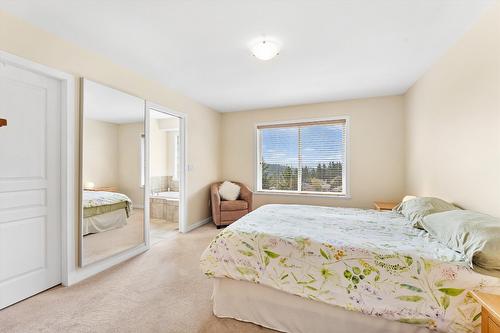 2243 Shannon Hills Place, West Kelowna, BC - Indoor Photo Showing Bedroom