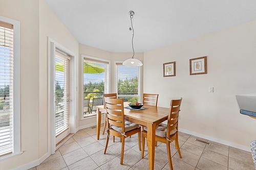 2243 Shannon Hills Place, Kelowna, BC - Indoor Photo Showing Dining Room