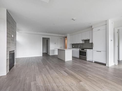 202-285 Avenue Rd, Toronto, ON - Indoor Photo Showing Kitchen