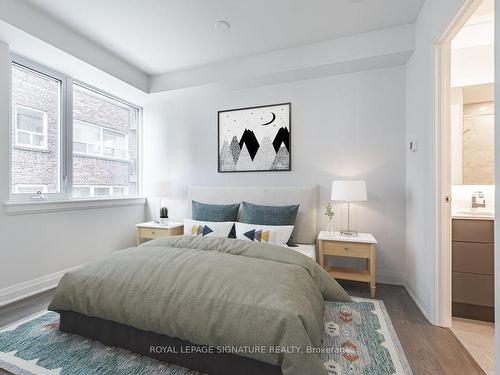 202-285 Avenue Rd, Toronto, ON - Indoor Photo Showing Bedroom