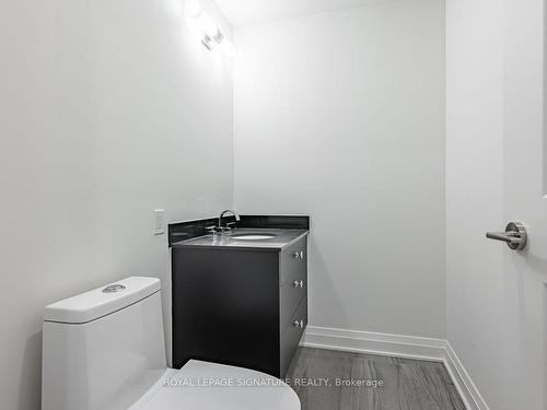 202-285 Avenue Rd, Toronto, ON - Indoor Photo Showing Bathroom