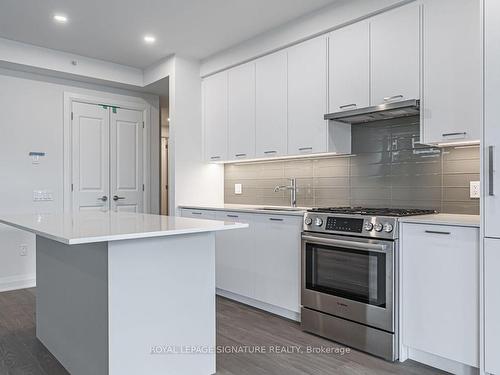 202-285 Avenue Rd, Toronto, ON - Indoor Photo Showing Kitchen With Upgraded Kitchen