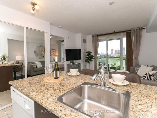 623-120 Dallimore Circ, Toronto, ON - Indoor Photo Showing Kitchen With Double Sink